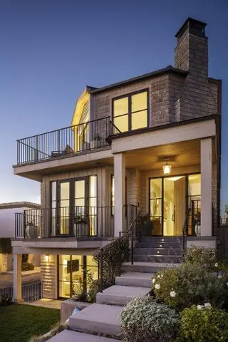 extérieur de la maison la nuit