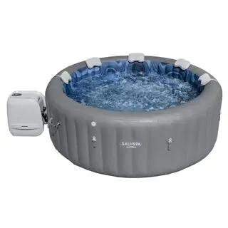 Ein SaluSpa 7-Personen-10-Jet-Außen-Whirlpool auf weißem Hintergrund