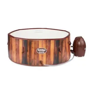 Bestway 7-Sitzer-81-Jet-Whirlpool vor weißem Hintergrund.