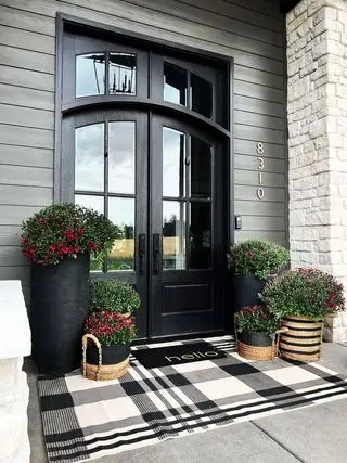 12 idées de décoration de porte d’entrée d’automne – pour un affichage saisonnier élégant
