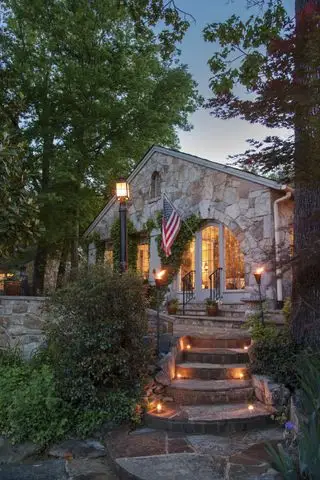 Pravidla vlajkového kodexu: vyvěsit vlajku správně letos 4. července