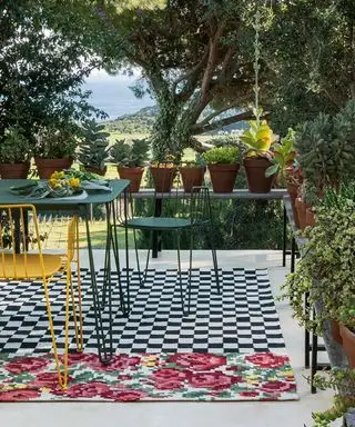 Garten mit Outdoor-Teppich