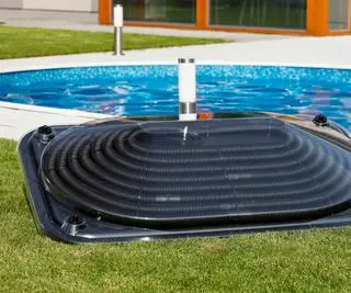 domo solar junto a la piscina