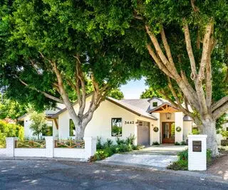 Idées d’intimité dans la cour avant – 10 façons élégantes de protéger votre maison de la rue