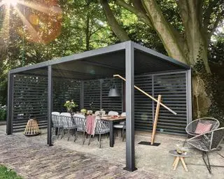 grande structure de gazebo grise permanente