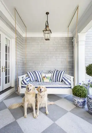 porche avec balançoire