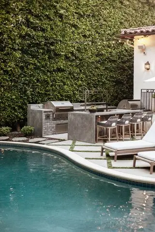 Grillstation im Freien am Pool