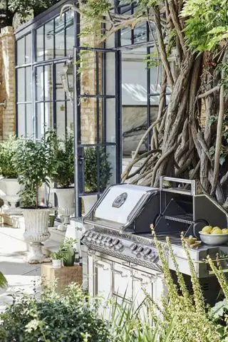 Unterhaltung im Freien – Grill