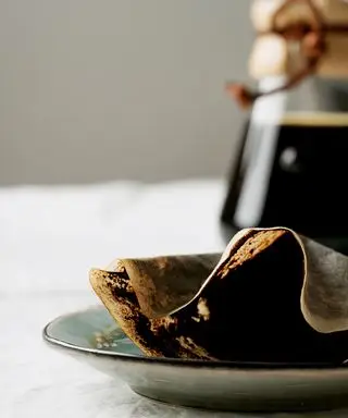 Kaffegrums til rengøring af møbler