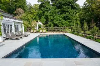 piscine avec clôture