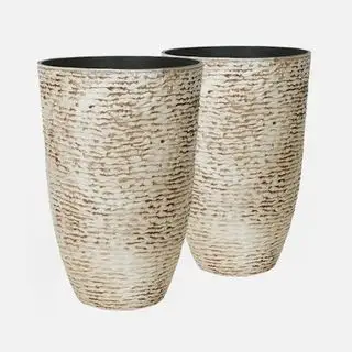 Par de floreiras de pedra bege