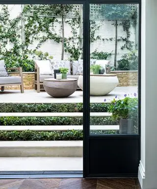 Idées de marches de patio – rehaussez votre patio ou votre cour avec des marches remarquables