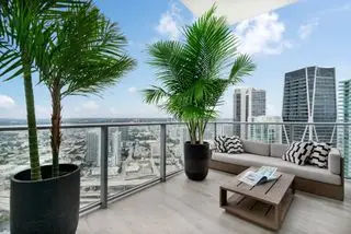 Terrasse auf einem modernen Mehrfamilienhaus