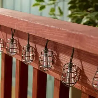 silne oświetlenie słoneczne na balkonie