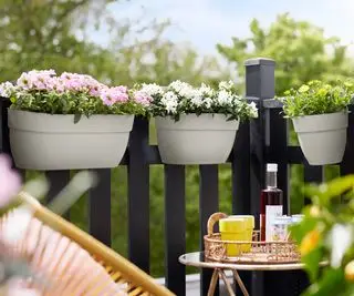 Pomysły na przytulny mały balkon – 21 małych, ale stylowych przestrzeni na zewnątrz