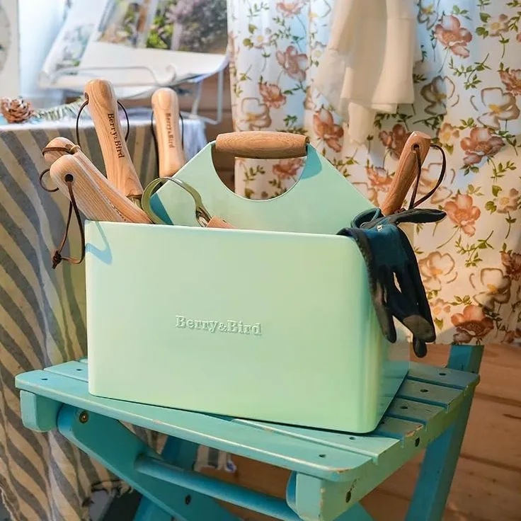 Berry & bird organizador de ferramentas de jardim, caddy de metal com 4 compartimentos e cabo de madeira, caixa de ferramentas de jardinagem para ambientes internos e externos Presente prático de jardineiro ao ar livre para amantes de jardinagem' loading='lazy' title=