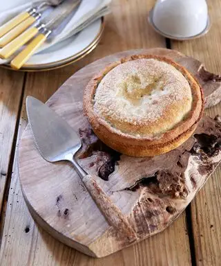 קרש חיתוך גדמי עצים עם פשטידה