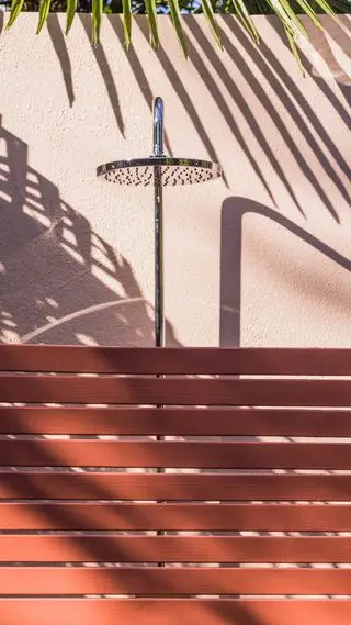 Clôture de jardin peinte en Farrow & Ball