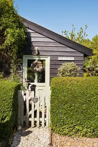 idées de jardin de chalet devant la cour