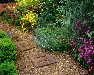 idées de jardin de chalet devant la cour