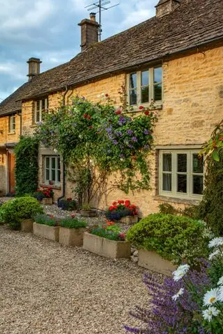 Idées de jardins de cottage dans la cour avant – 13 façons de créer une jolie première impression