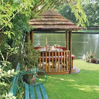 pergola s doškovou střechou