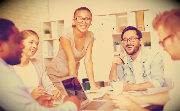 Ako zostať pozitívny v práci: 22 užitočných tipov