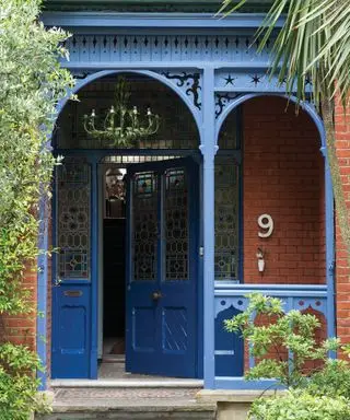 Un tradizionale portico anteriore in stile vittoriano