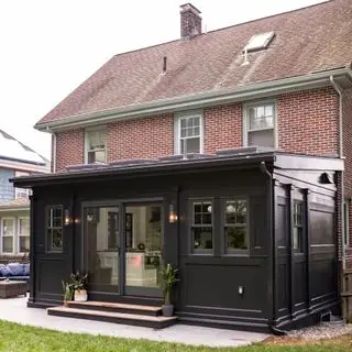 Tilbygg på baksiden av huset