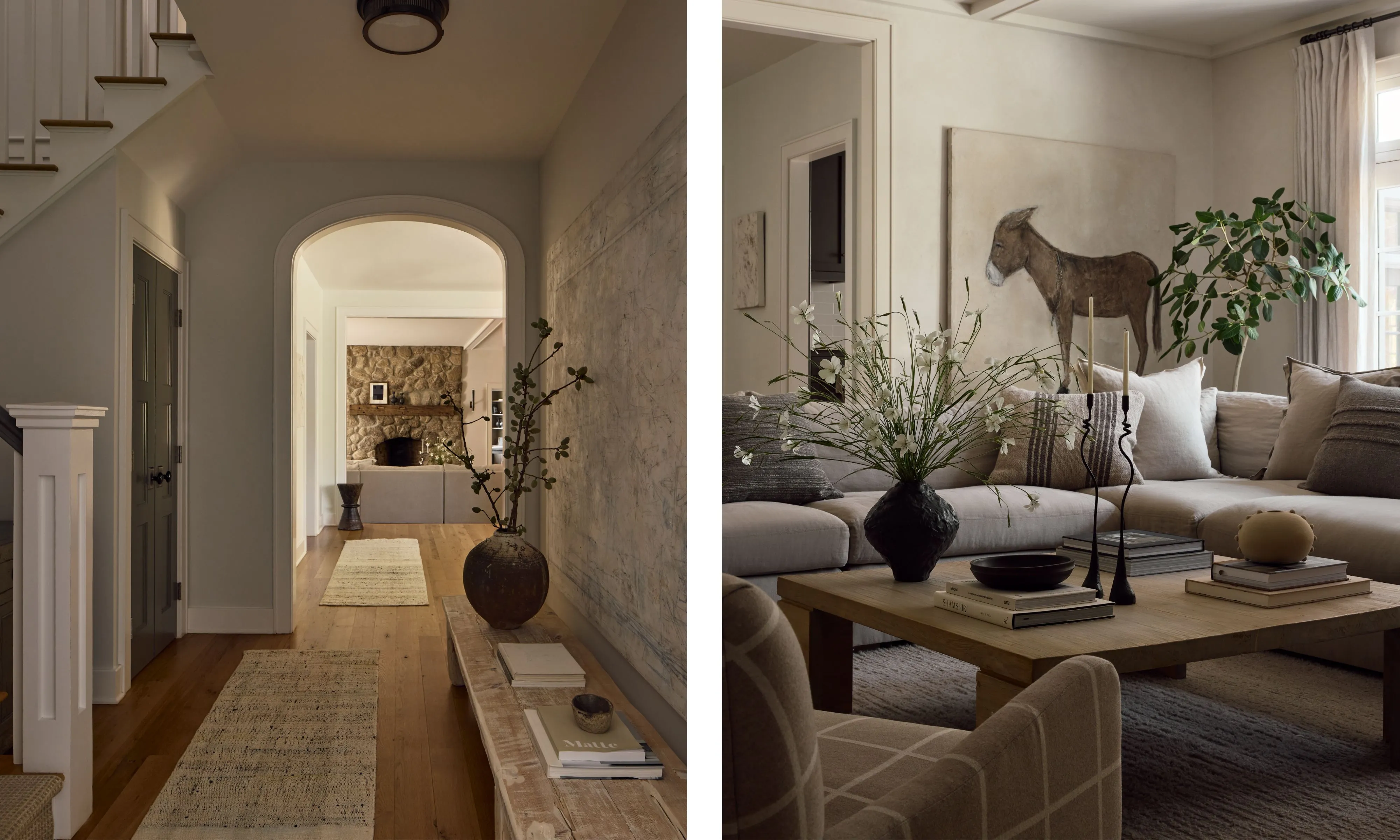 Deux images d'une entrée et d'un salon. L'entrée est neutre avec une porte cintrée donnant sur le salon. Il y a un tapis en jute, du parquet et un banc en bois décoré de quelques livres et d'un vase de branches. Le salon est beige avec un grand canapé d'angle et une table basse en bois' loading='lazy' title=