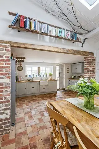 책장으로 만든 사다리