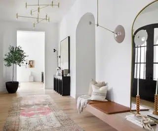 7 způsobů, jak designéři zajišťují, aby vchod působil útulným dojmem pro nejvřelejší přivítání