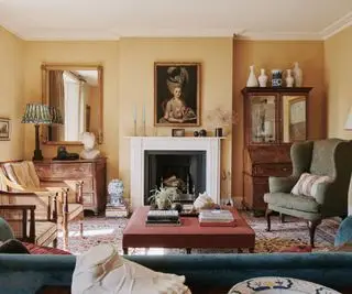 סלון בעיצוב כפרי אנגלי