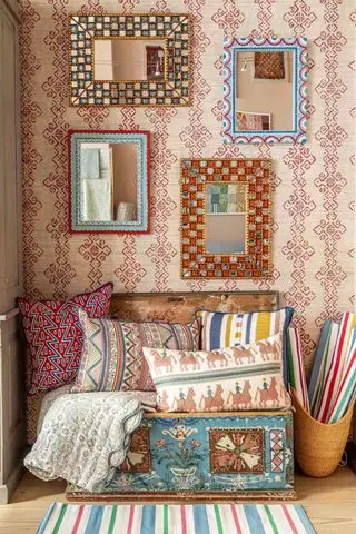 מסגרות מראה צבועות וחזה עממי וויקלווד