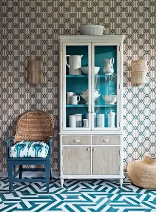 Witryna z turkusowym wnętrzem