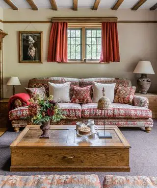 Høstdekor ideer med rødt fargevalg