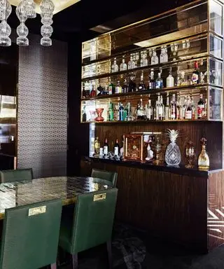 idées de bar à domicile avec armoire à boissons