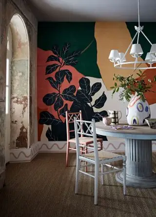 Salle à manger avec fresque murale de Fromental wallcoverings
