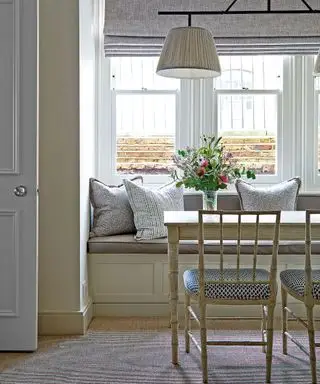 Salle à manger avec banquettes