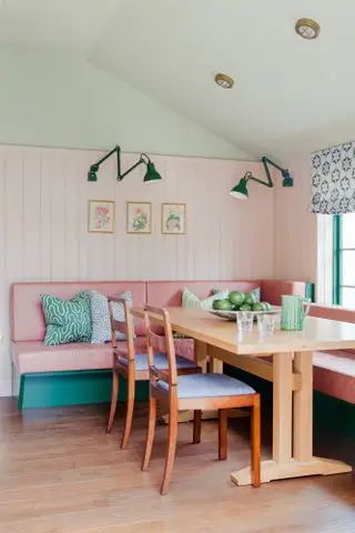 Coin repas intégré rose et vert