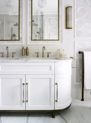 Menuiseries sur mesure dans une salle de bain