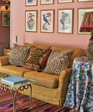 So gestalten Sie ein Retro-Wohnzimmer – 5 Tipps für den Einsatz von Dekor, Möbeln und Farben, um dieses Vintage-Revival zu nutzen