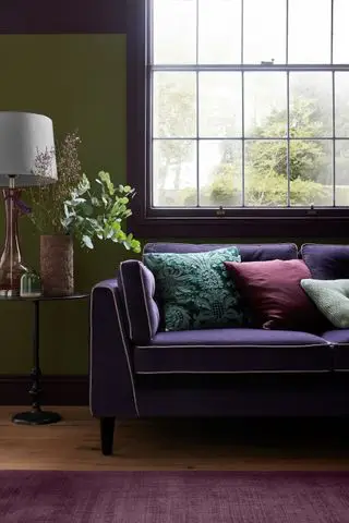 Fioletowa aksamitna sofa Sofology