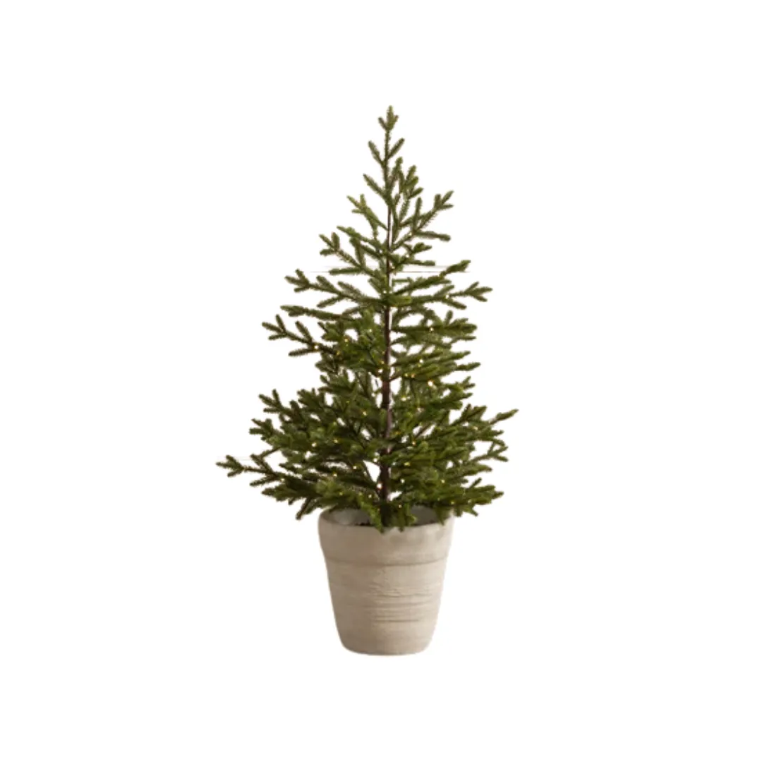 J'ai grandi en rêvant d'arbres de Noël de style Hallmark, puis j'ai déménagé à New York – mais la petite épicéa en pot de Shea McGee à 268 $ vient de ramener le fantasme