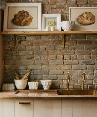 Cuisine rustique moderne avec mur de briques