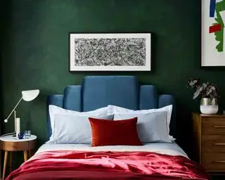 녹색과 빨간색 침실