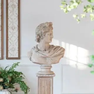 찰튼 홈 미션 피플 흉상