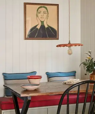 rød og blå panelet liten bankett sittegruppe av laura stephens