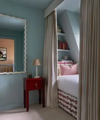 Hva er den 'uventede røde teorien'? Her er hvordan jeg omfavner denne dristige nye designtrenden i mitt eget hjem