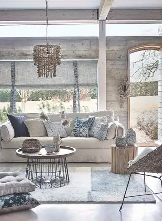 salon côtier avec canapé crème